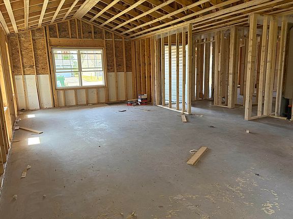 5th image of 31 Covey Dr N