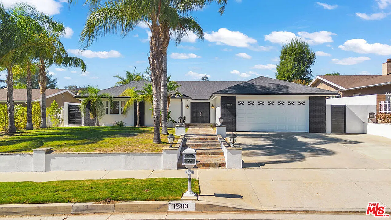 3 bed, 2.5 bath, 2038 sqft, $6,000 — Photo 1