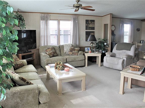 4th image of 906 Cirrus St