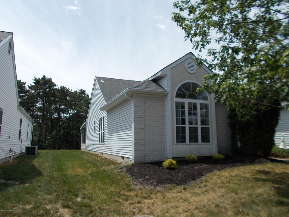 2nd image of 334 Jamaica Blvd