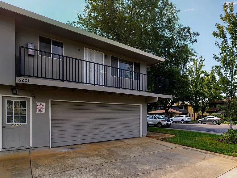 6201 Carlow Dr #4 — Photo 2