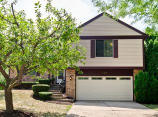 303 Abbey Ln, Vernon Hills, IL