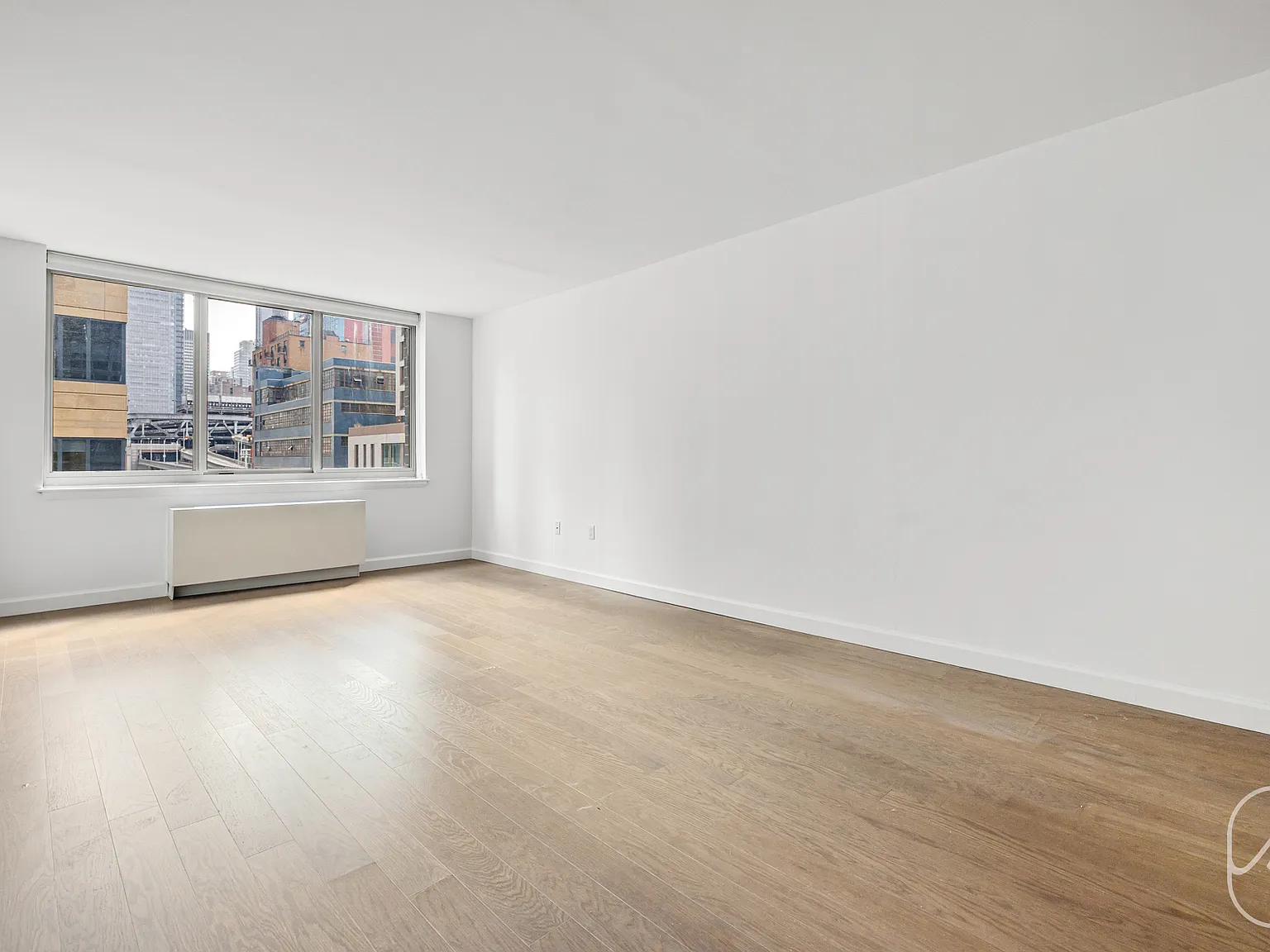 561 10th Avenue — Photo 4