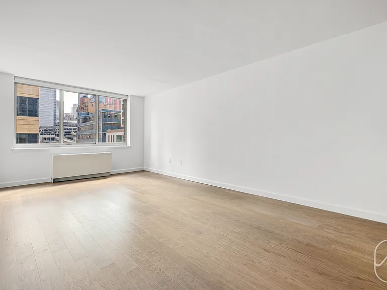 561 10th Ave #5G — Photo 4
