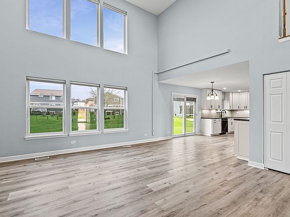 4th image of 1658 Centennial Dr