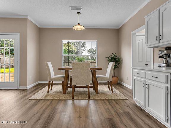 3rd image of 7079 Maplewood Rd