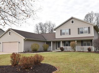 W142N6173 Mill Ridge Dr, Menomonee Falls, WI 53051