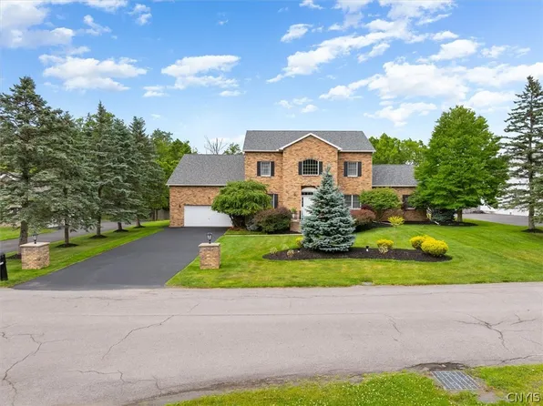 104 Stonebridge Ct, New Hartford, NY 13413