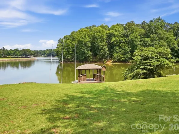 204 Bay Shore Dr, Belmont, NC 28012