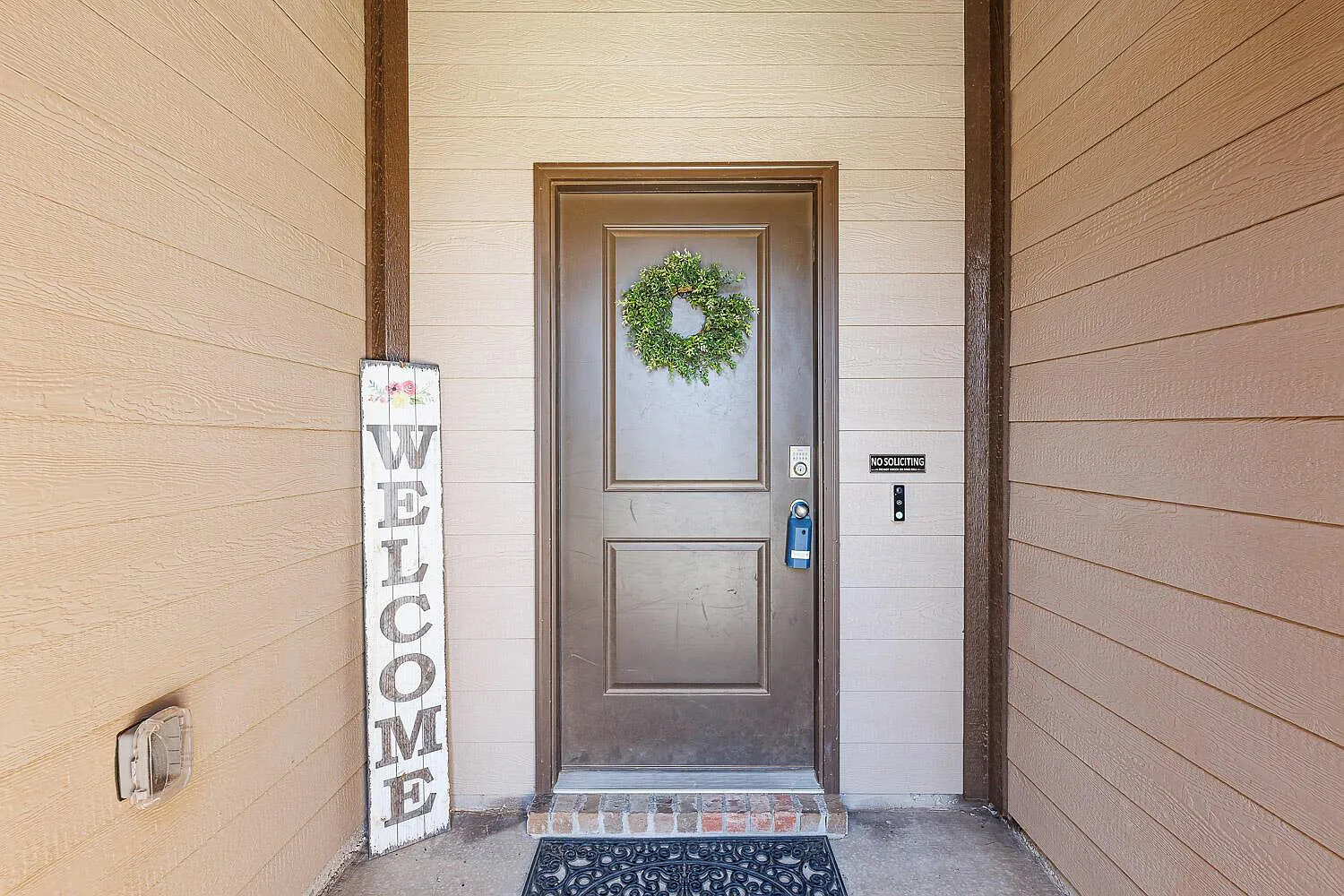 4 bed, 2.0 bath, 2043 sqft, $2,600 — Photo 2