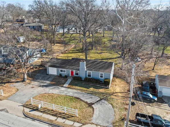 9715 Holmes Rd, Kansas City, MO 64131