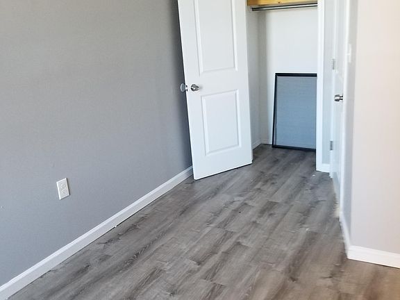 3rd image of 755 Oakland Pl