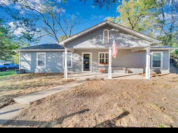 317 W Pine St, Coweta, OK 74429