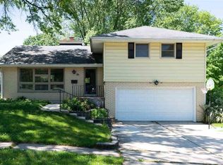 208 N Bellaire Ave, Freeport, IL 61032