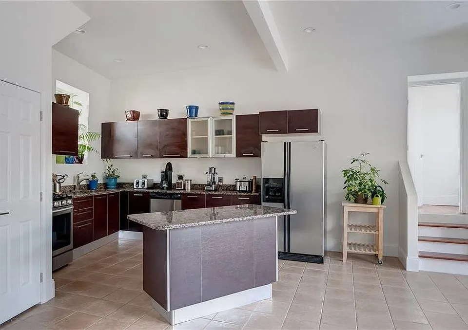 4 Weeden St #1