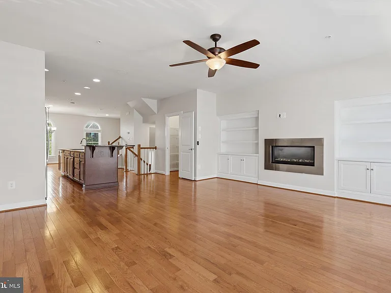 3589 Katherine Way — Photo 14