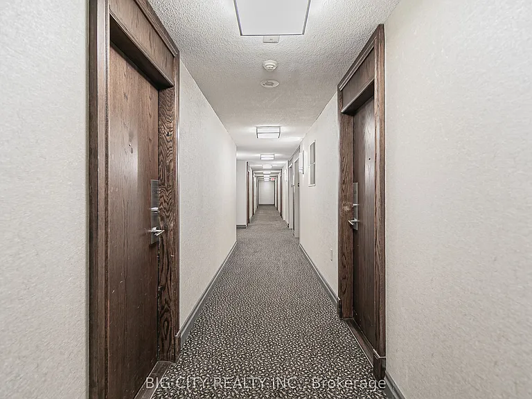23 Oneida Cres #1206 — Photo 2