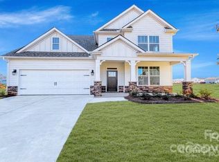 641 Fox Cove Rd, Hendersonville, NC 28792