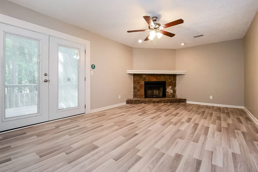 3 bed, 2.0 bath, 1626 sqft, $2,065 — Photo 4