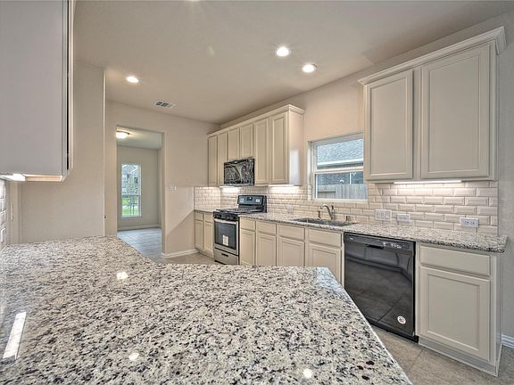 5th image of 631 Linnwood Dr W