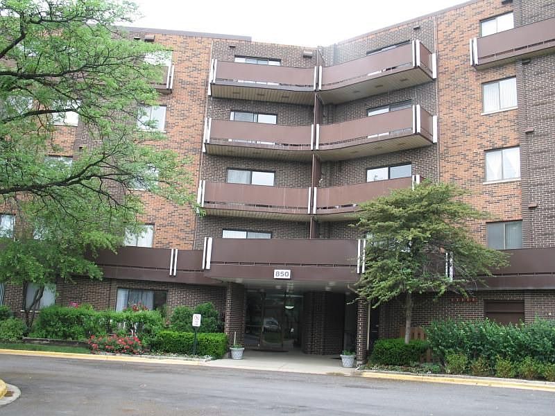 1st image of 850 Wellington Ave Unit 117