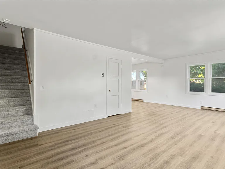 924 McPherson Ave — Photo 4