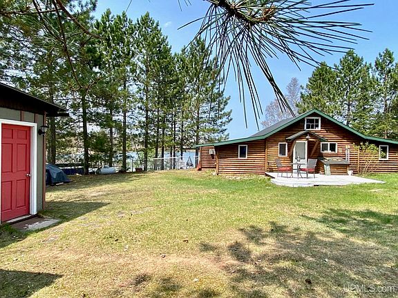 3rd image of 275 N Noren Lake Dr