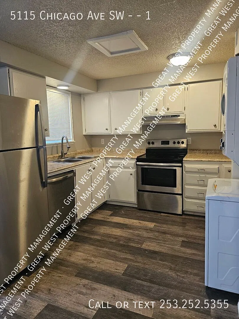 2-bedroom townhome — Photo 2