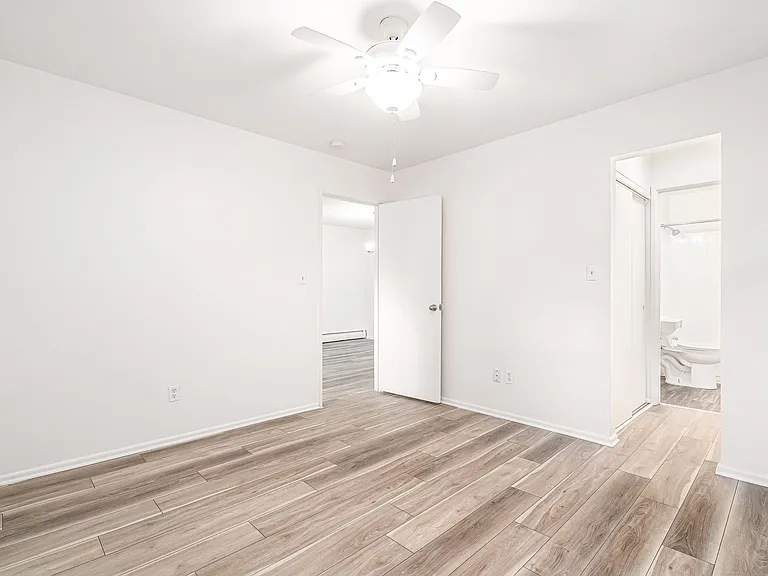 Lindsay Court Apartments — Photo 31