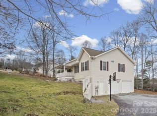 80 Pottery Terrace Trl, Flat Rock, NC 28731