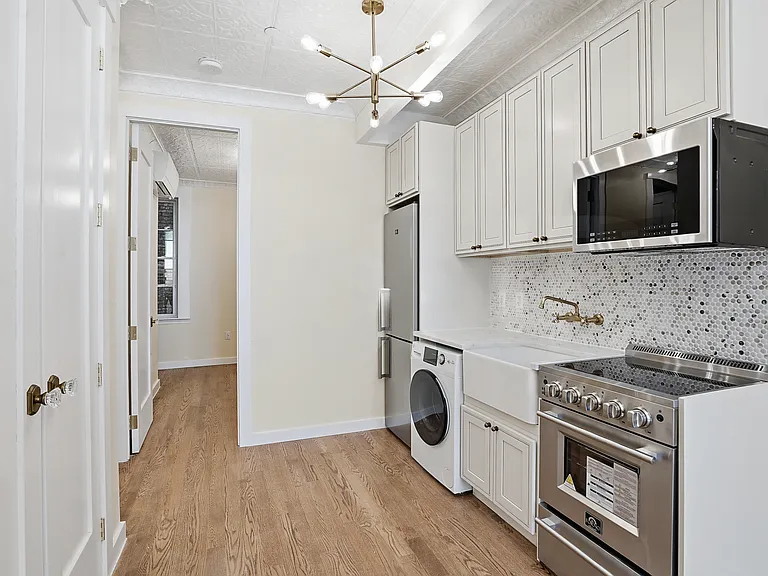 63 Nassau St #202 — Photo 12