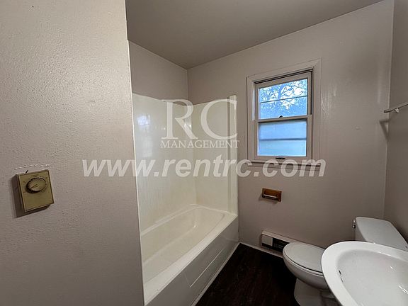 4th image of 802G Bryan Ave