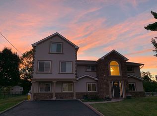 45 Hastings Rd, Kendall Park, NJ 08824