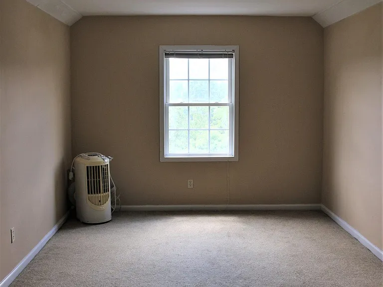 144 Burnet St — Photo 15
