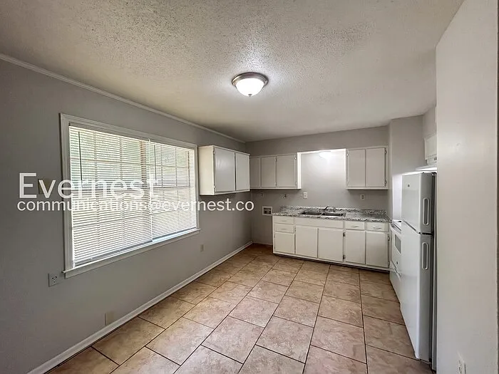 8044 Oakbrook Dr — Photo 3
