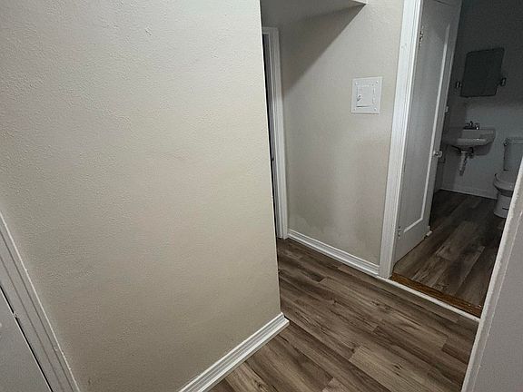 5th image of 711 28th St APT 102