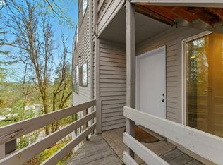 48 Eagle Crest Dr APT 2C, Lake Oswego, OR 97035