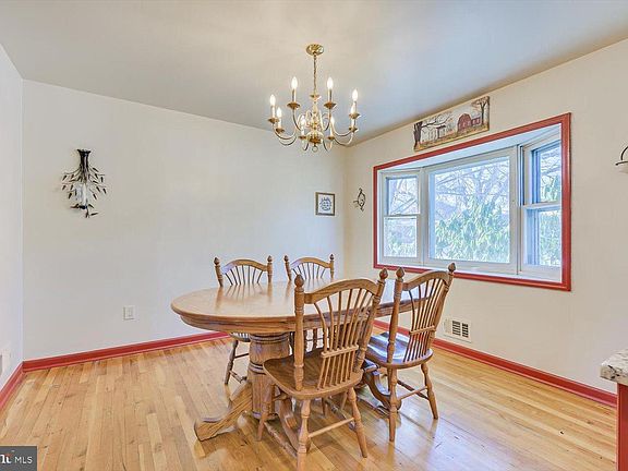 5th image of 221 Hickory Corner Rd