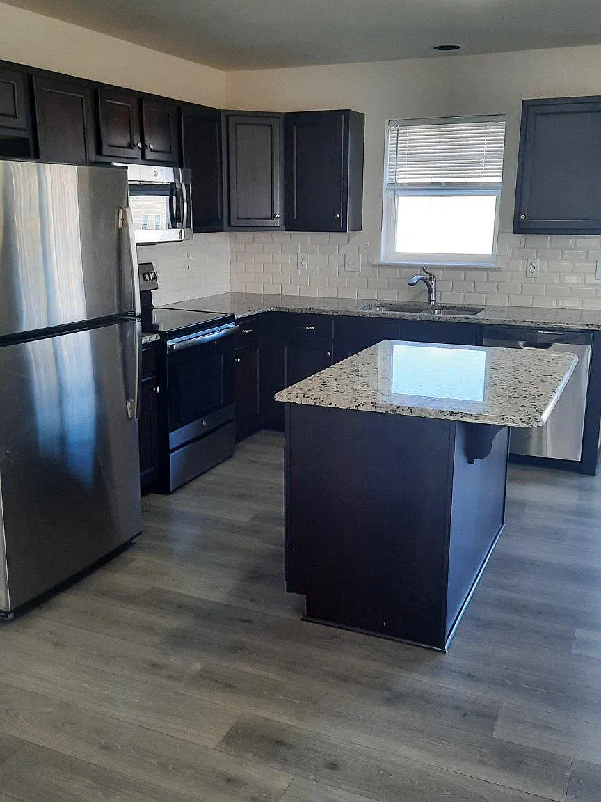 3 bed, 2.5 bath, 2000 sqft, $2,010 — Photo 4