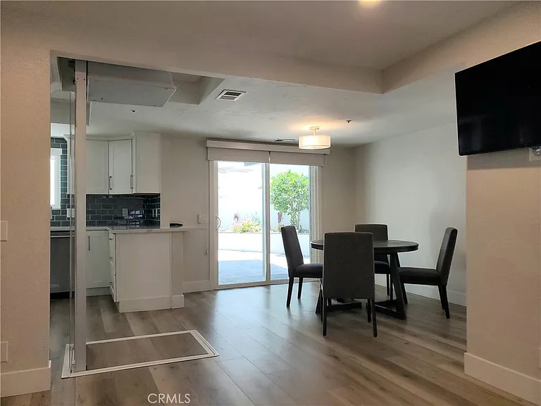 219 W Escalones — Photo 6