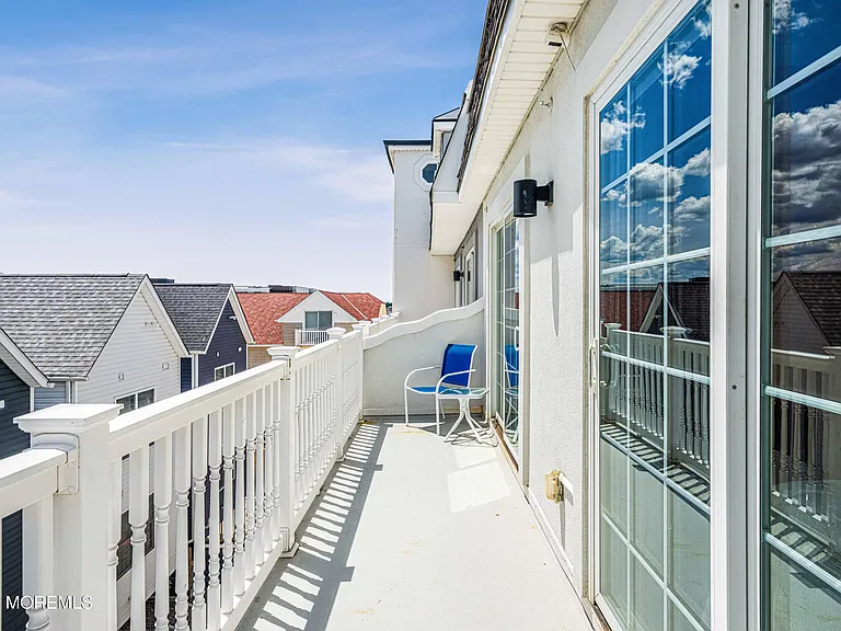 15 Sumner Ave #12 — Photo 33