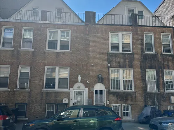 712 E 211th Street, Bronx, NY 10467