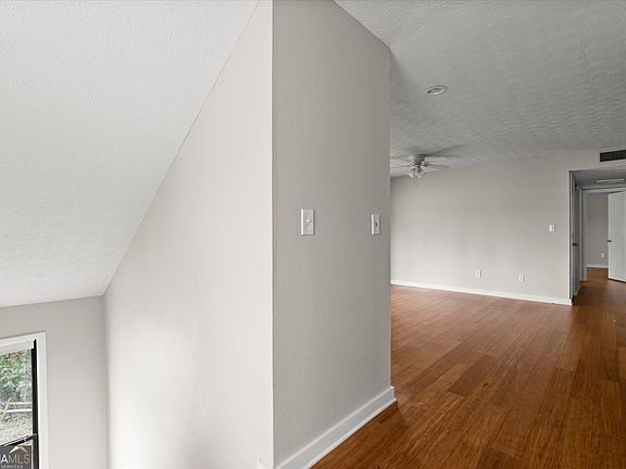 5th image of 504 Wynnes Ridge Cir SE