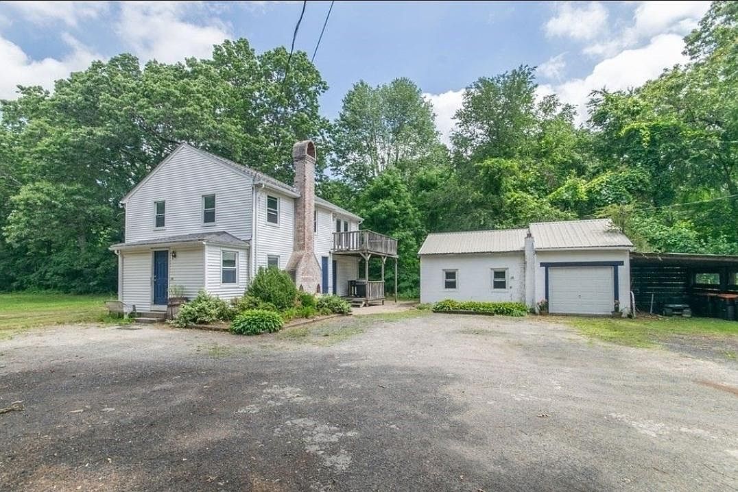 18 James St FLOOR 2, Feeding Hills, MA 01030 | Zillow