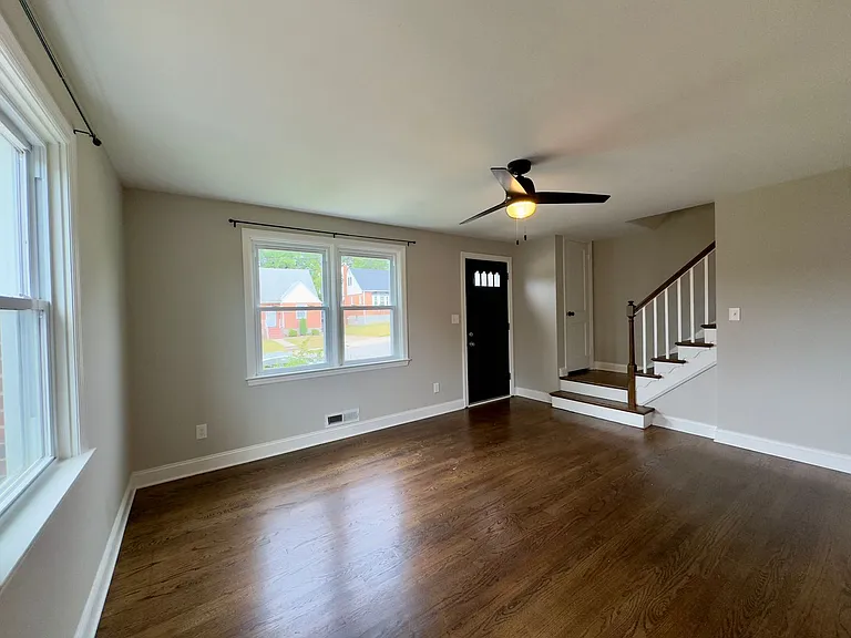205 Sipple Ave — Photo 2