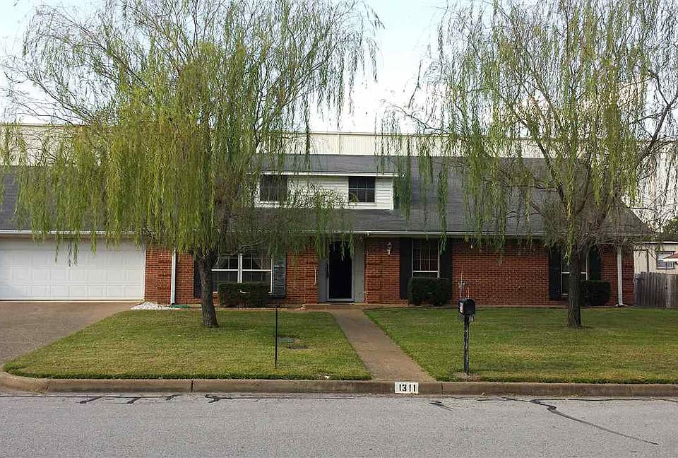 1st image of 1311 Larkspur Ln