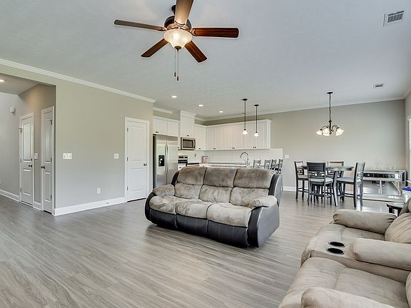3rd image of 142 Brighton Landing Dr