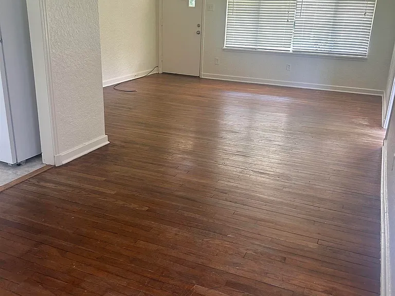 1240 Aberdeen Ave — Photo 2