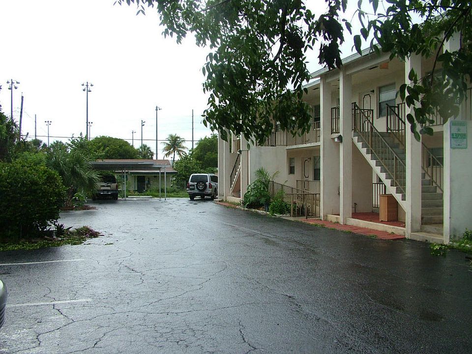 2nd image of 319 S B St APT 3