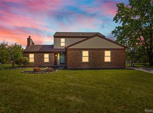 28615 Ryan Dr, Farmington Hills, MI 48336